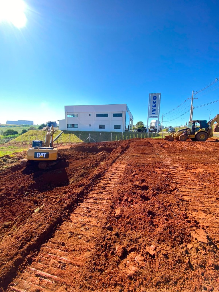 Obra de acesso viário IVECO